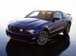 Ford-Mustang_2010_wallpaper_03.jpg