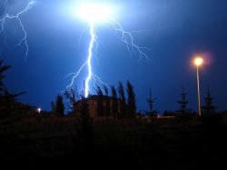 Lightning in Edmonton 2006.jpg