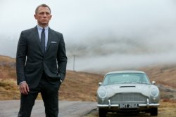 skyfall-movie-image-daniel-craig-600x403.jpg