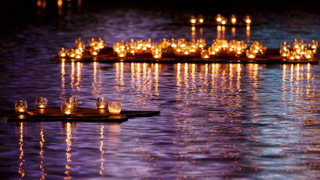 Candles-in-the-Water-XL.jpg