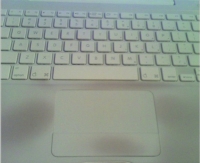 Apple-Acknowledges-MacBook-Stains-As-Manufacturing-Defect-2.jpg