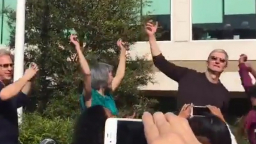 20150423161450-apple-ceo-tim-cook-busts-rusty-moves-pharrell-happy-song.jpeg