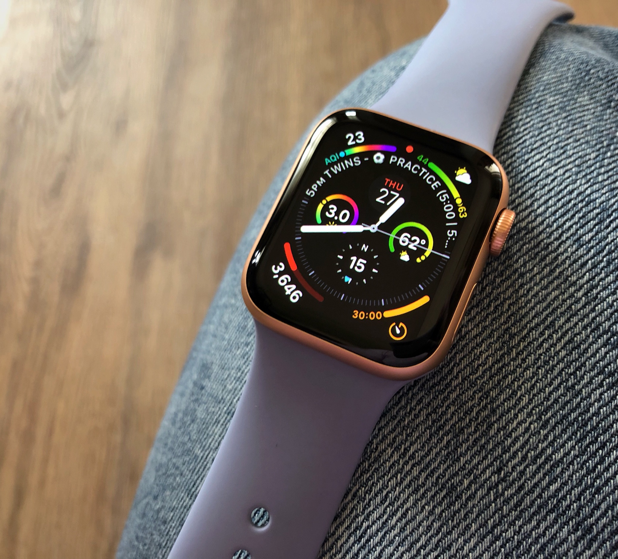 Apple watch 9 45mm starlight. Apple watch se 40mm. Эпл вотч 7. Apple watch se 40mm Aluminum. Часы Apple IWATCH se 40mm.