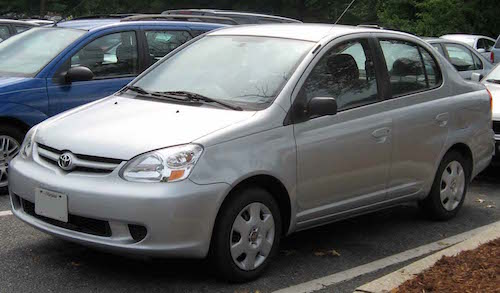 03-05_Toyota_Echo_sedan_2.jpg