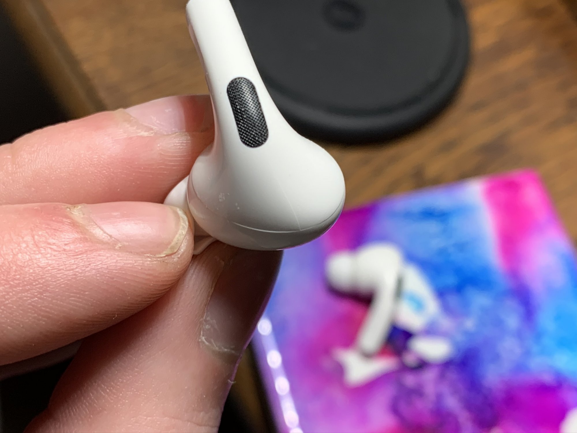 Hairline crack on airpods pro - Apple Community