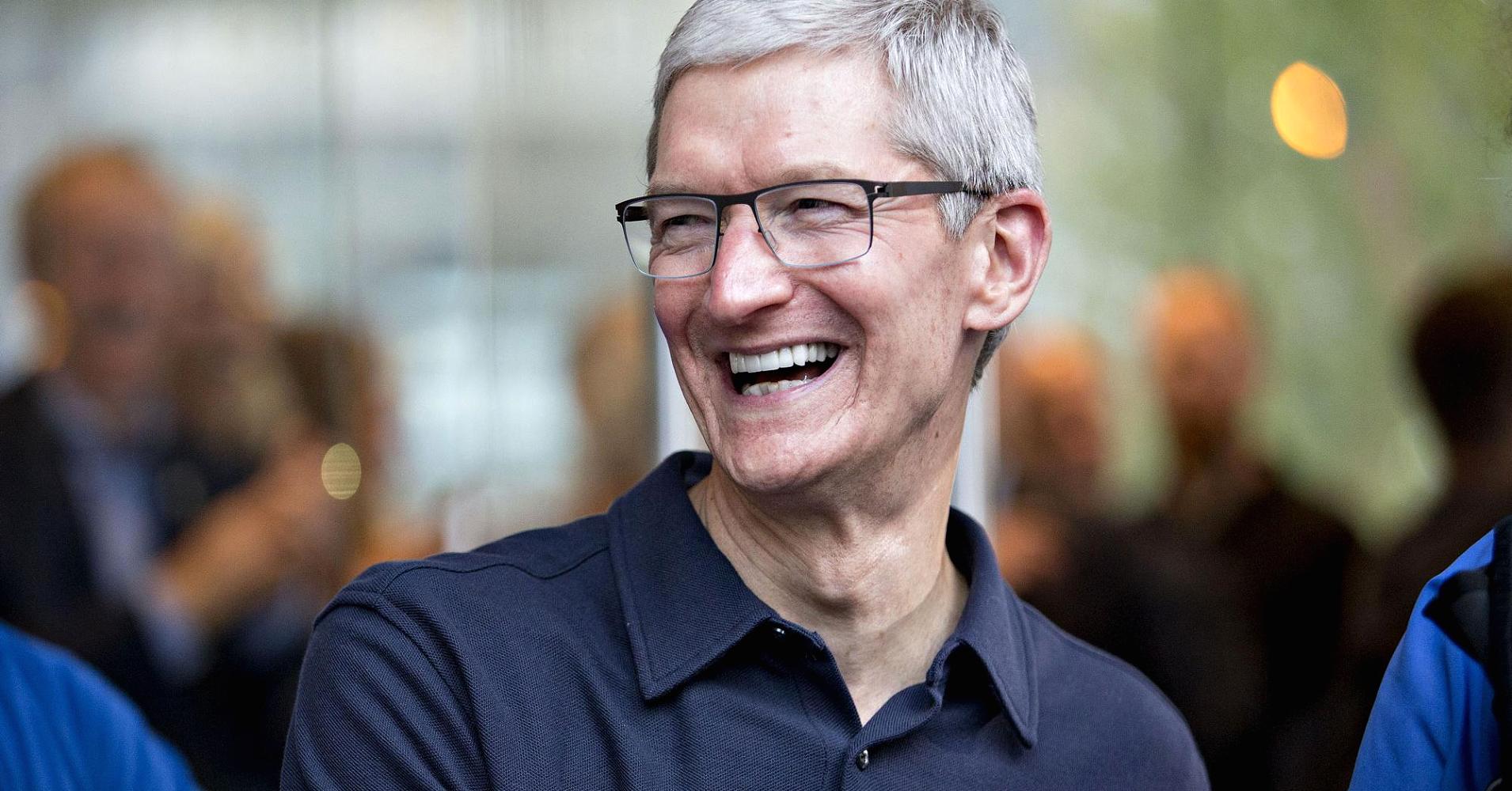 104818765-GettyImages-864125128-tim-cook.1910x1000.jpg