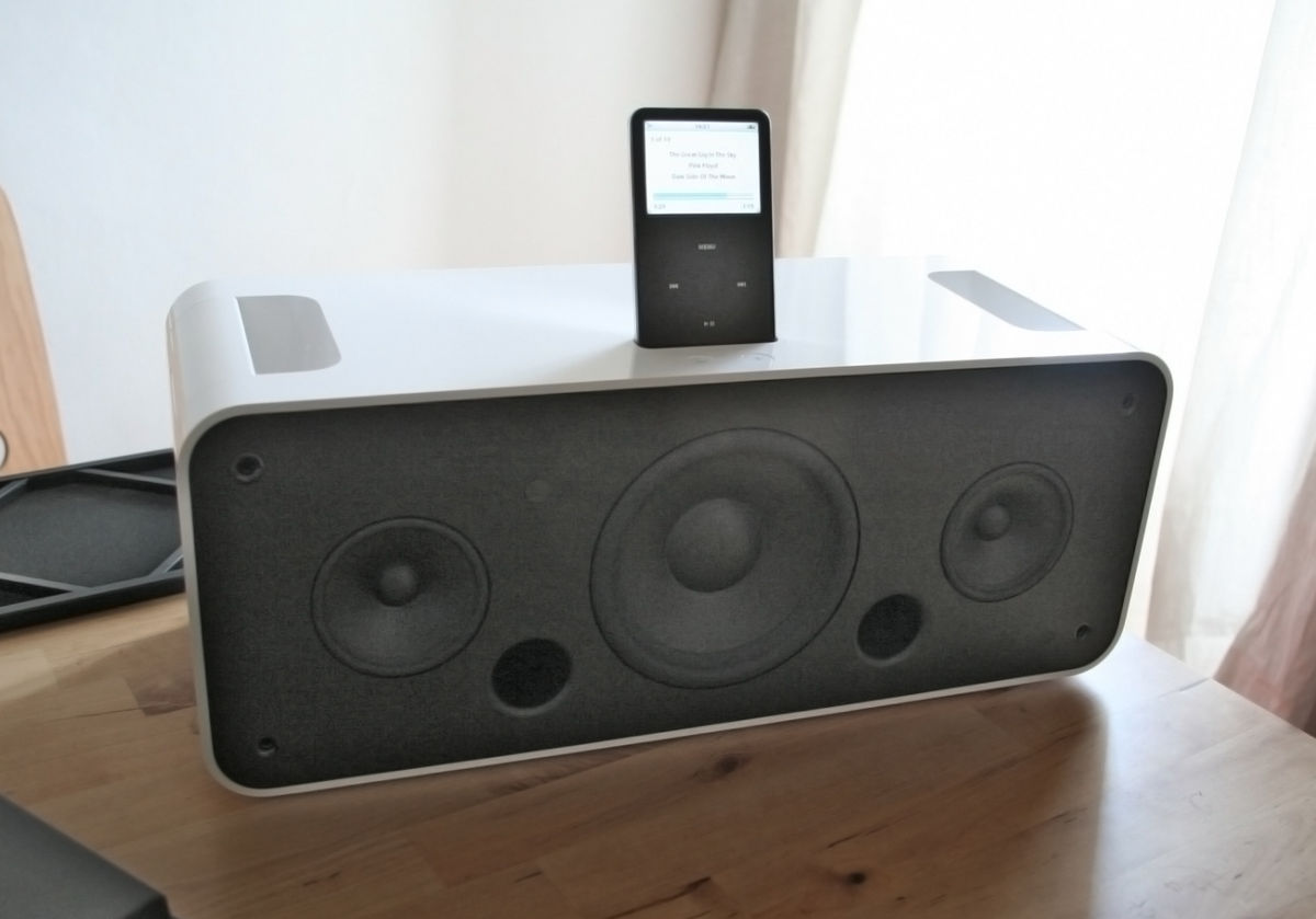 1200px-IPod_Hi-Fi.jpg
