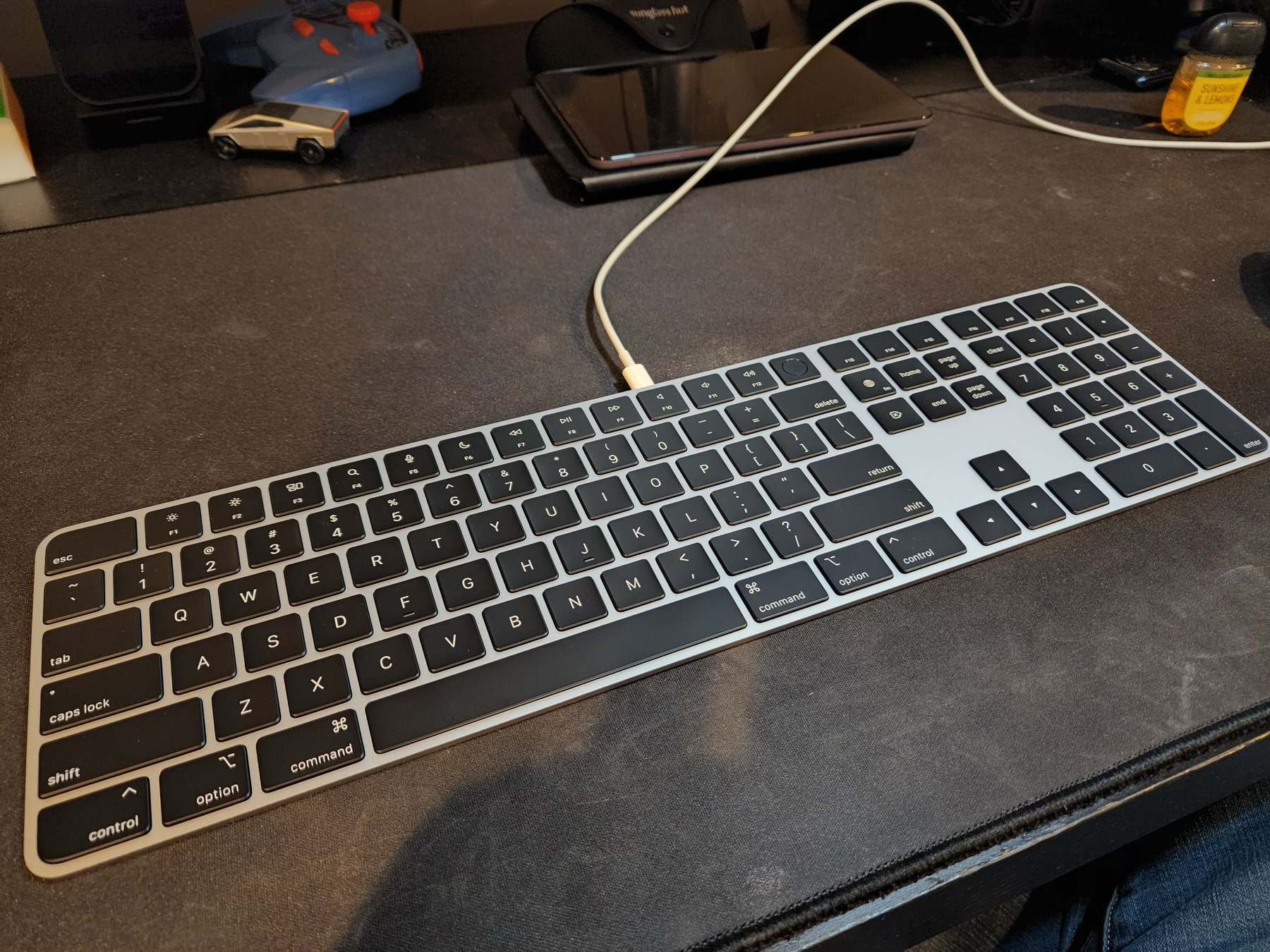 New Black Magic Keyboard with Touch ID Photos | MacRumors Forums New Black Magic Keyboard with Touch ID Photos | MacRumors Forums