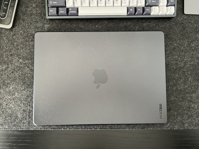 Incase Hardshell Case for MacBook Air M2 Dots - Clear - Apple (FR)