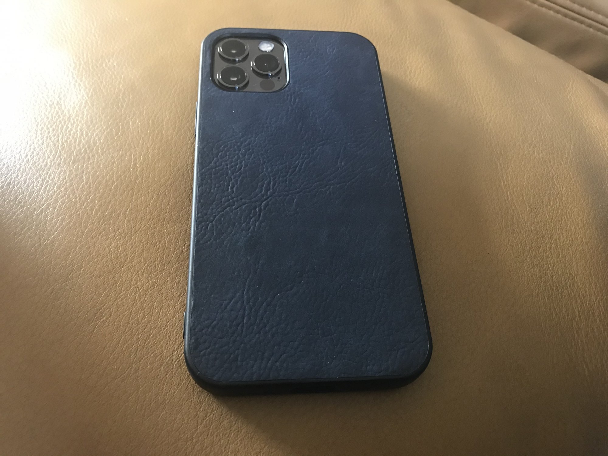 Iphone 15 : My first Iphone ever with the Rhinoshield ModNX case