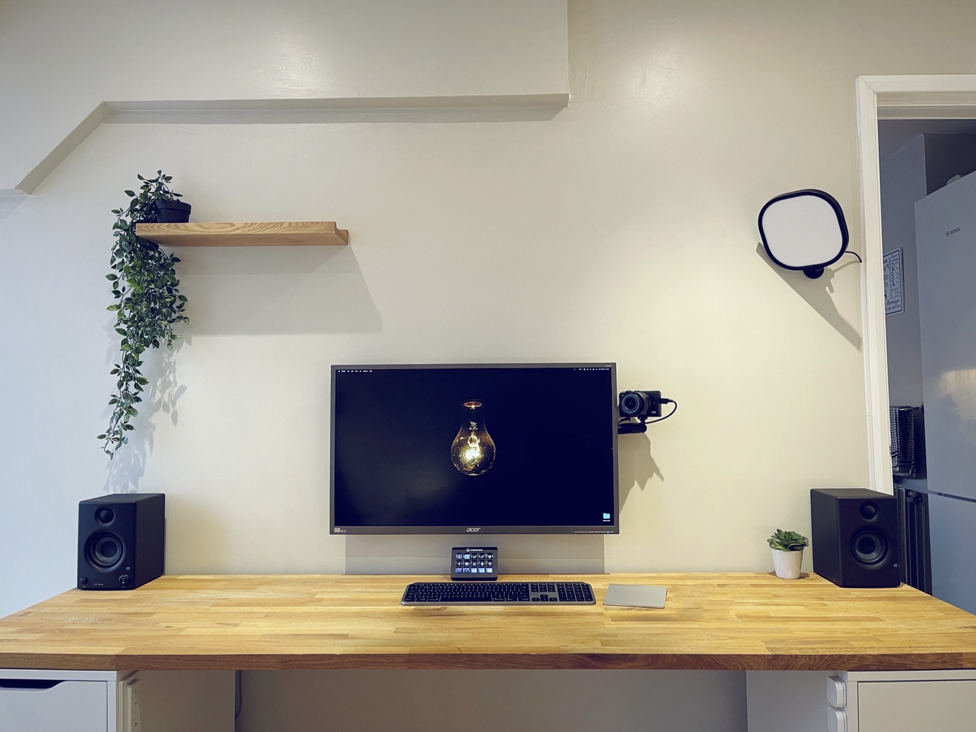 Apple Studio Display: VESA wall mounting | MacRumors Forums Apple Studio Display: VESA wall mounting | MacRumors Forums