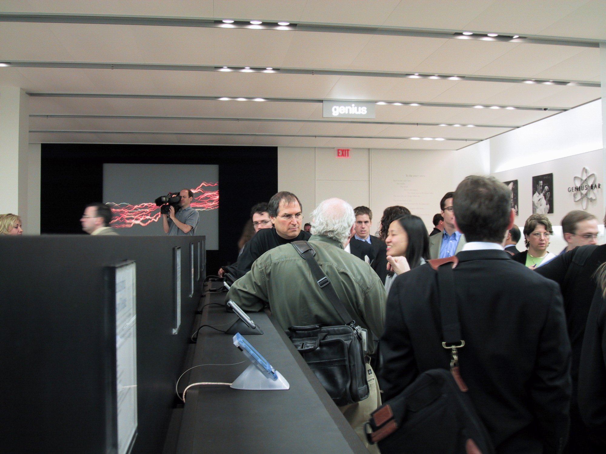 Apple's Redesigned and Relocated Tysons Corner Store Opens Today - MacRumors