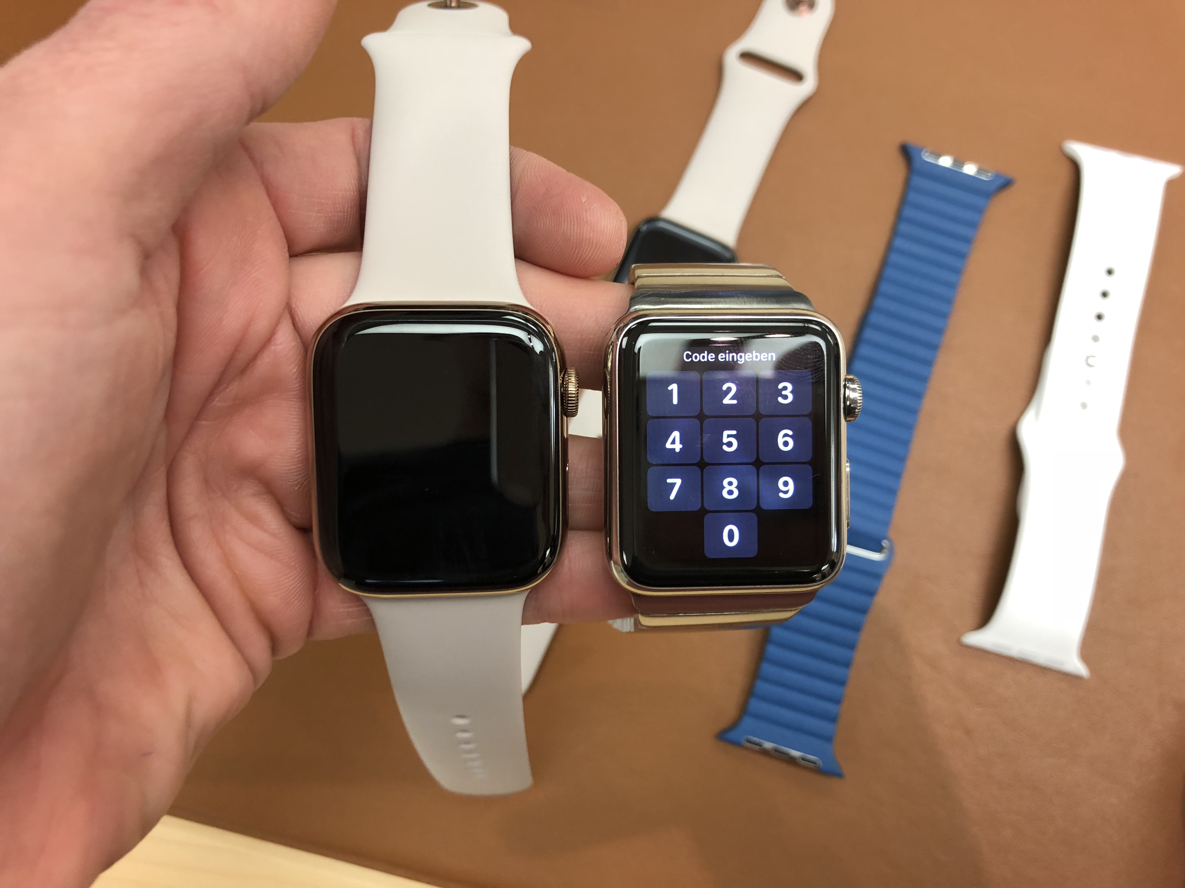 Get Apple Watch Series 5 40Mm Vs 44Mm Size Comparison Pictures