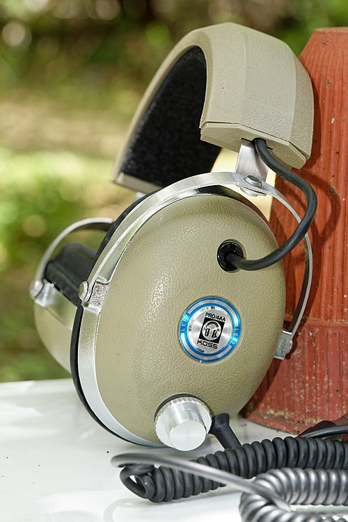 500px-Koss_Pro_4AA_headphones.jpg