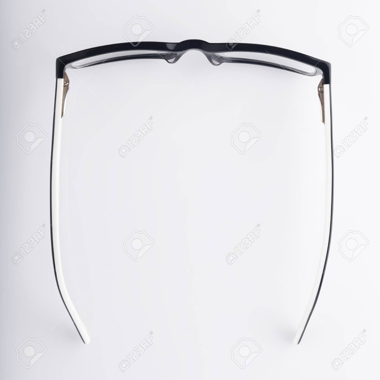 59819343-top-view-of-eyeglasses.jpg