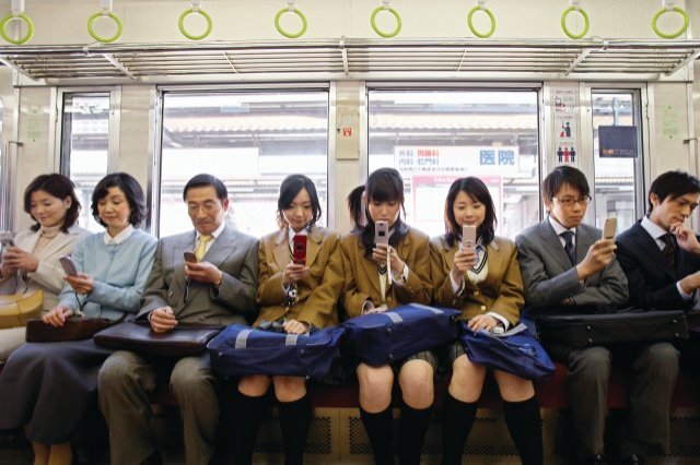 640_phones-train.jpg