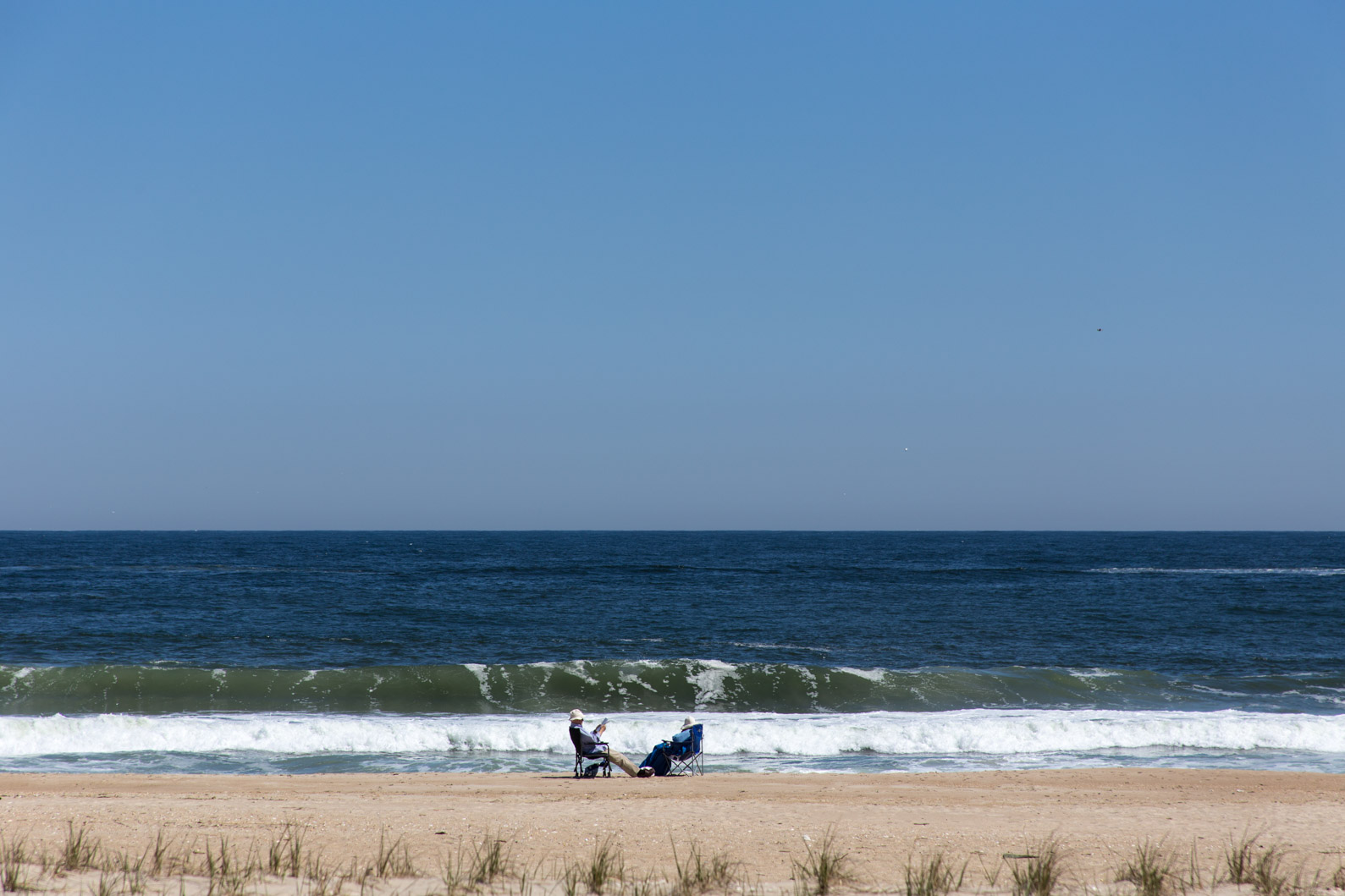 6D_old_couple_on_beach (1 of 1).jpg
