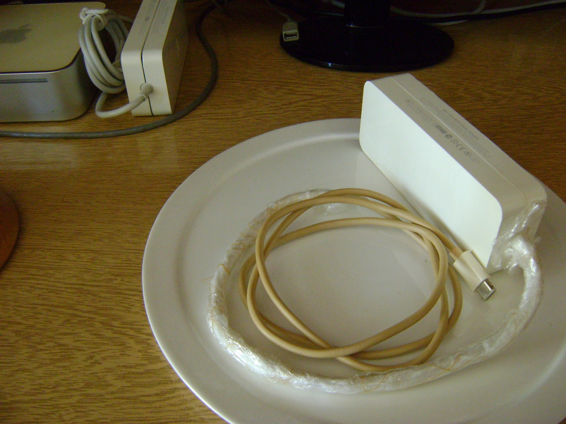 A1105-85W-Power-Adapter-DSC00312.JPG