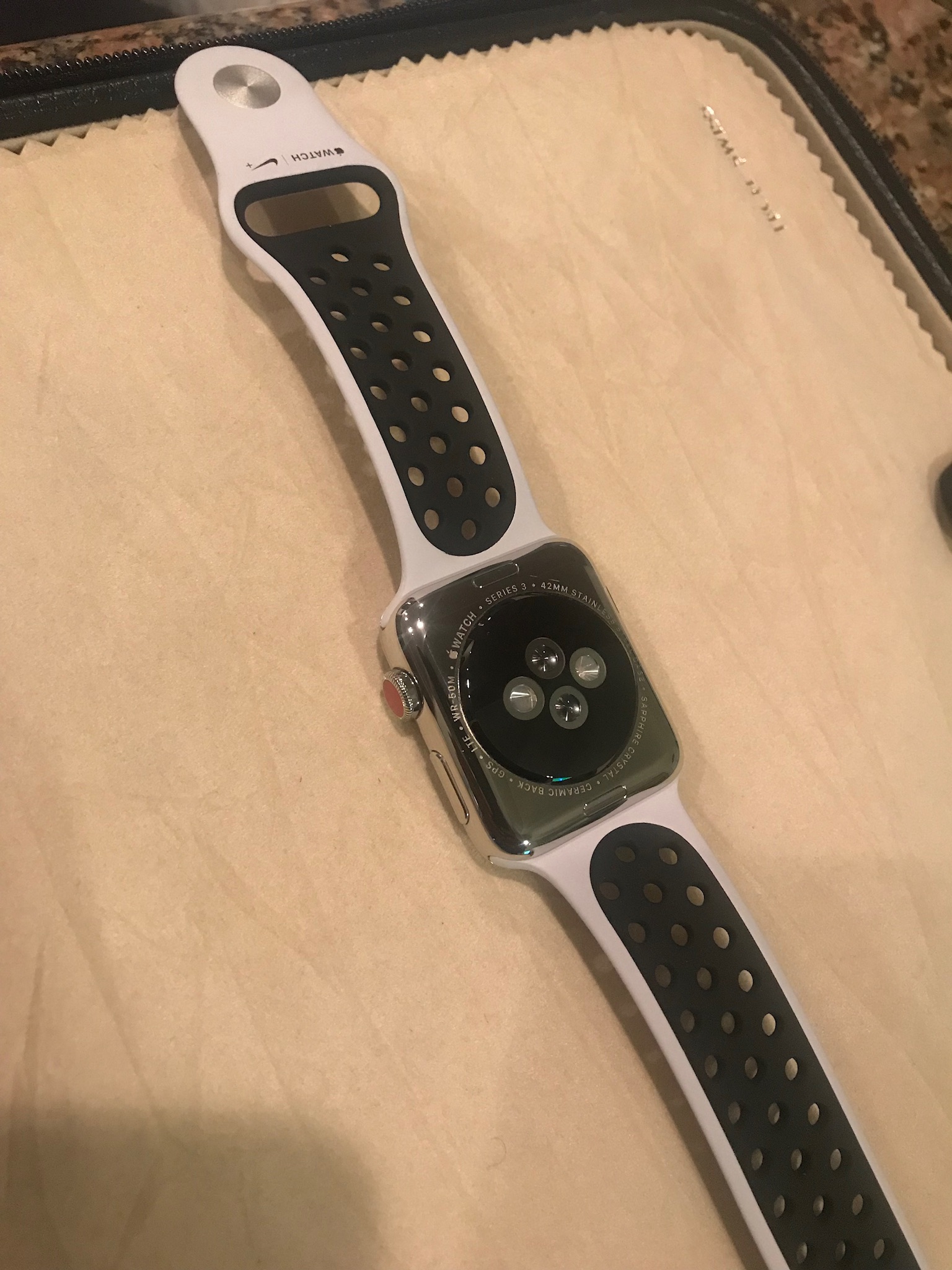Pure Platinum/Black Nike Sport Band: Unique Or Common? | MacRumors Forums