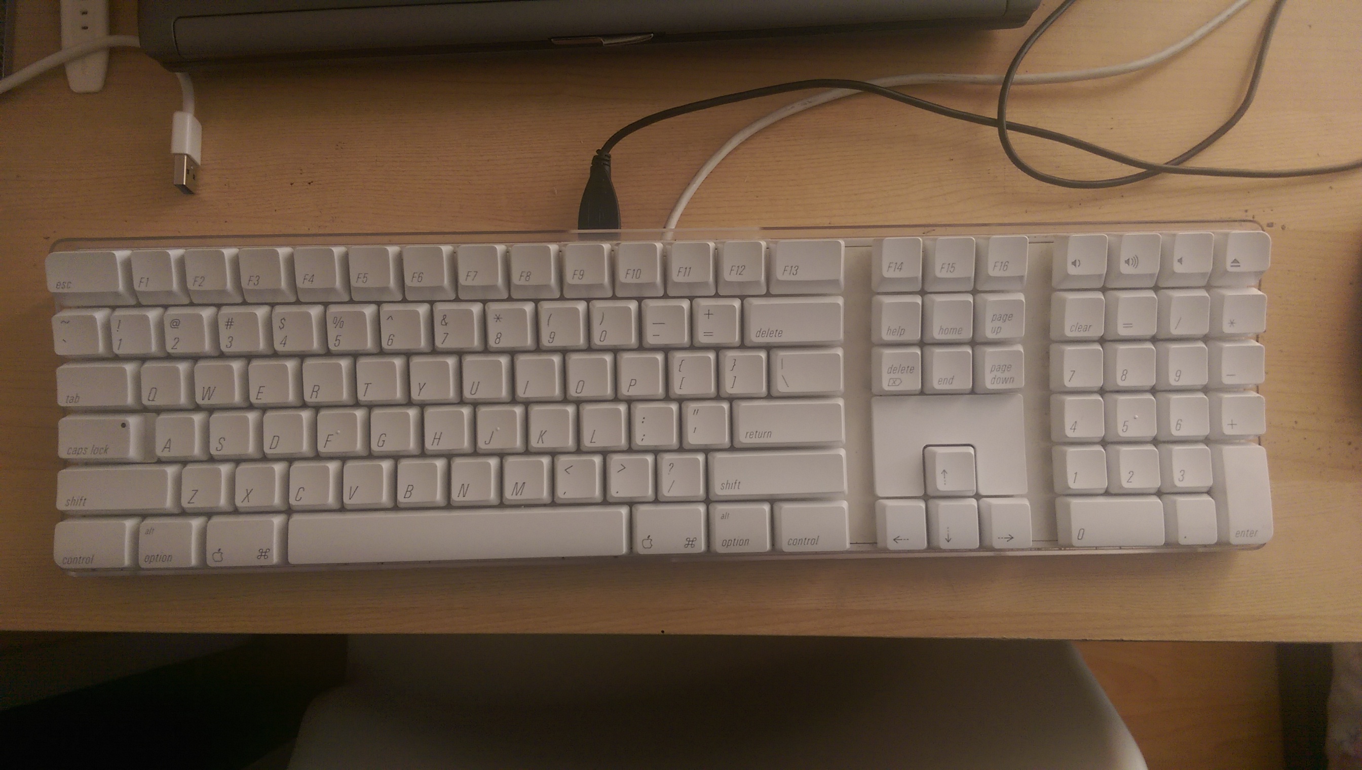 Apple_Keyboard_(A1048).jpg