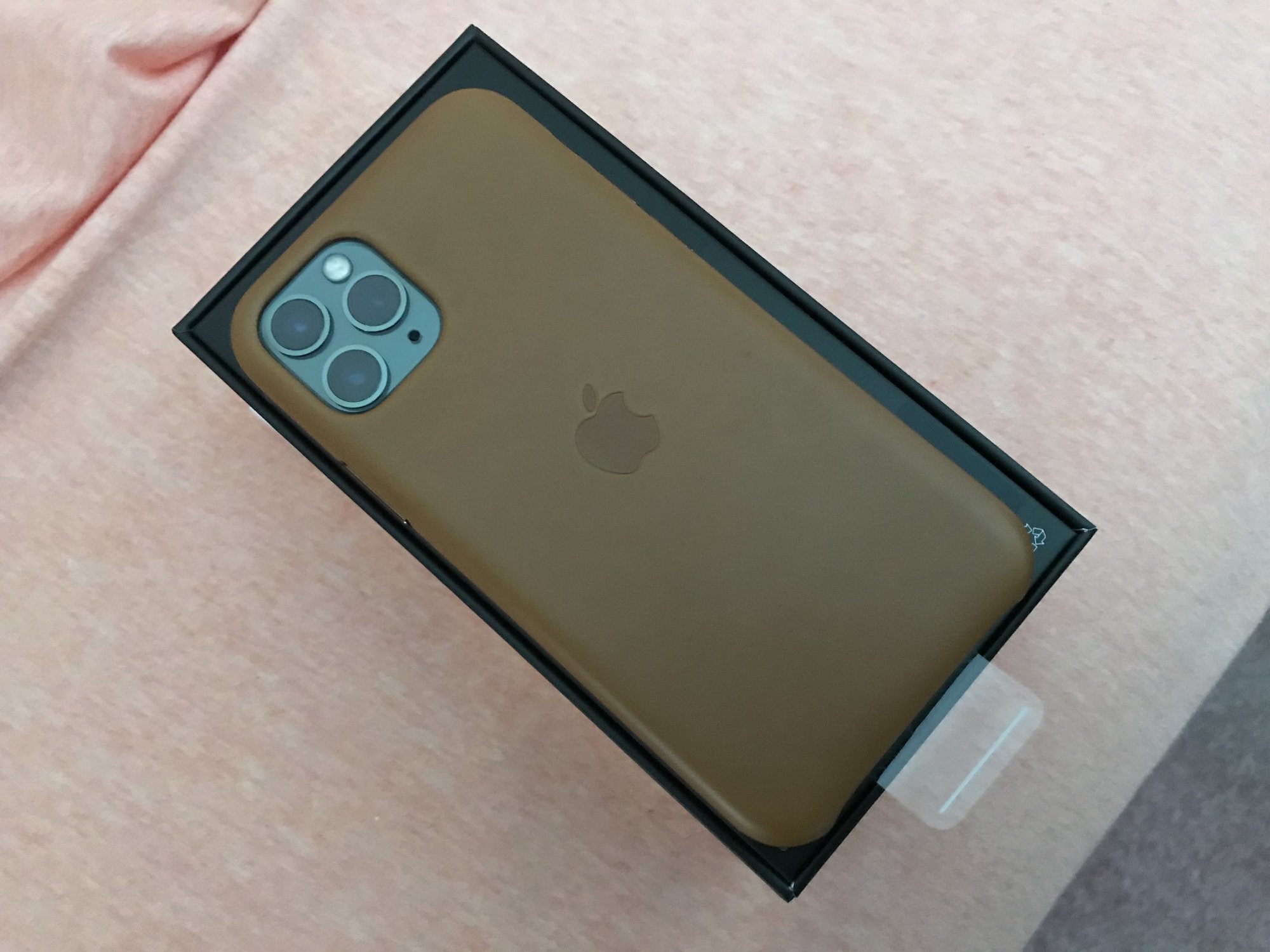 apple_leather_iphone11pro.jpg