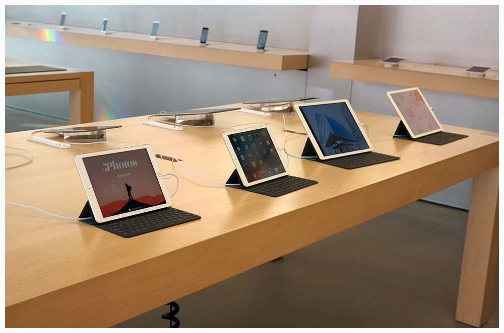 AppleLaunch03.jpg