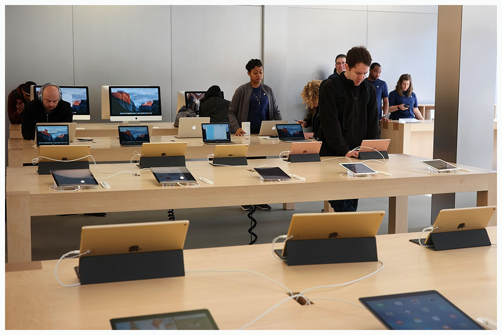 AppleLaunch04.jpg