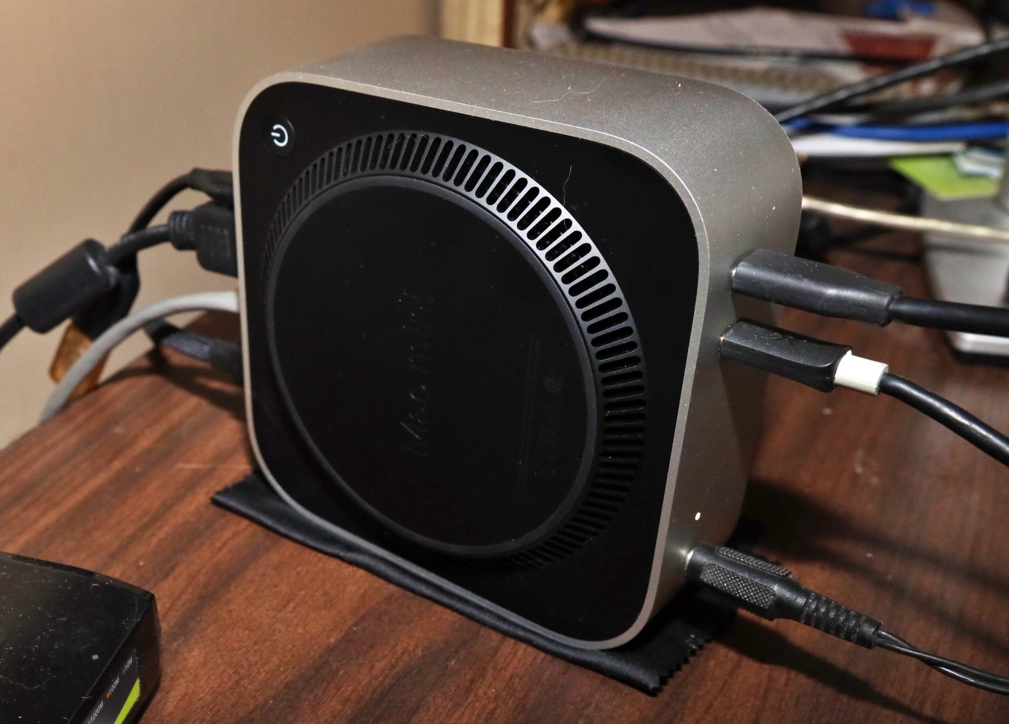 Botton w power button.JPG