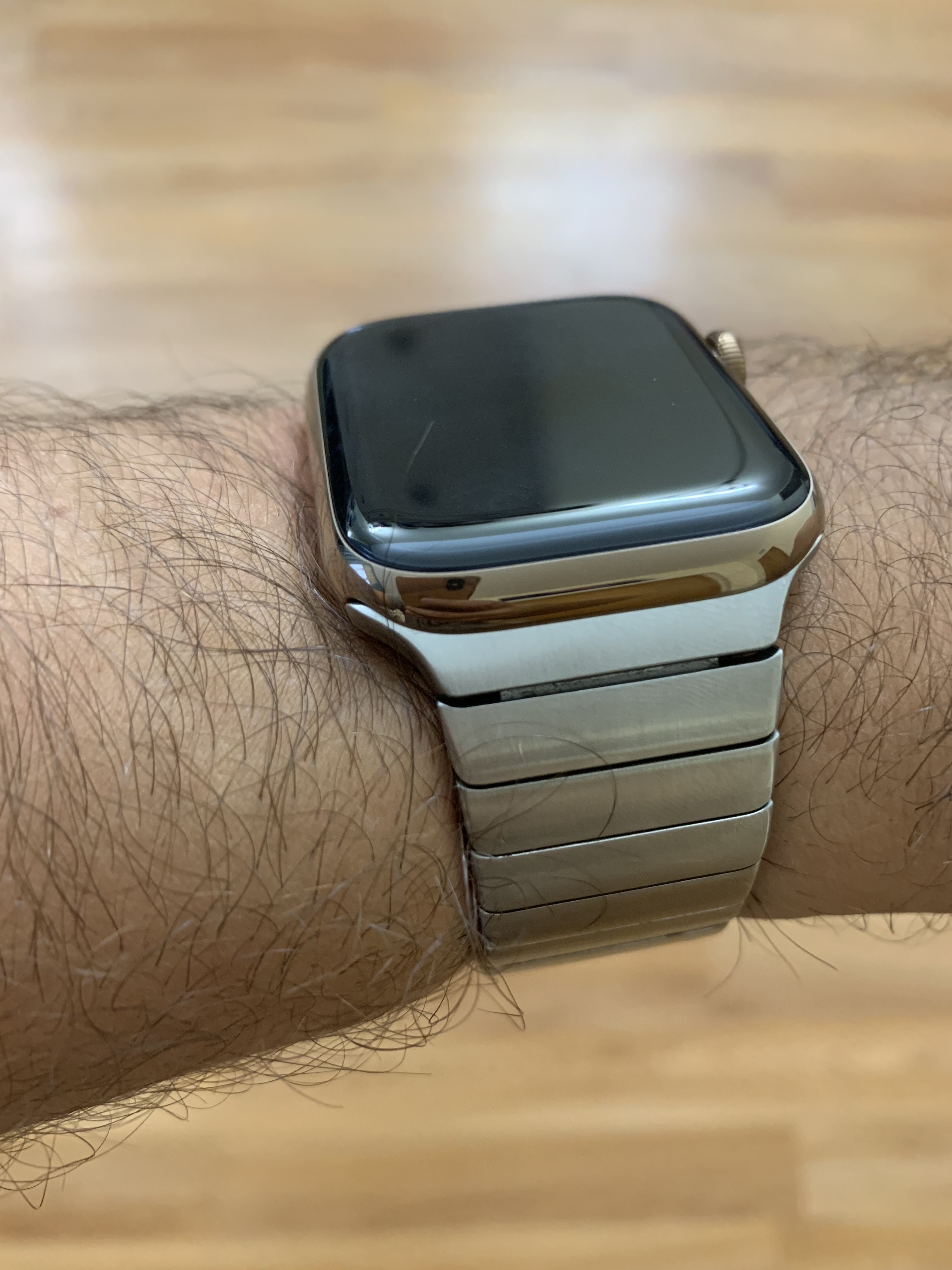 Титановый apple watch. Металлический корпус для Эппл вотч. Apple IWATCH 7. Эппл вотч в стальном корпусе. Эппл вотч 7 металлический.