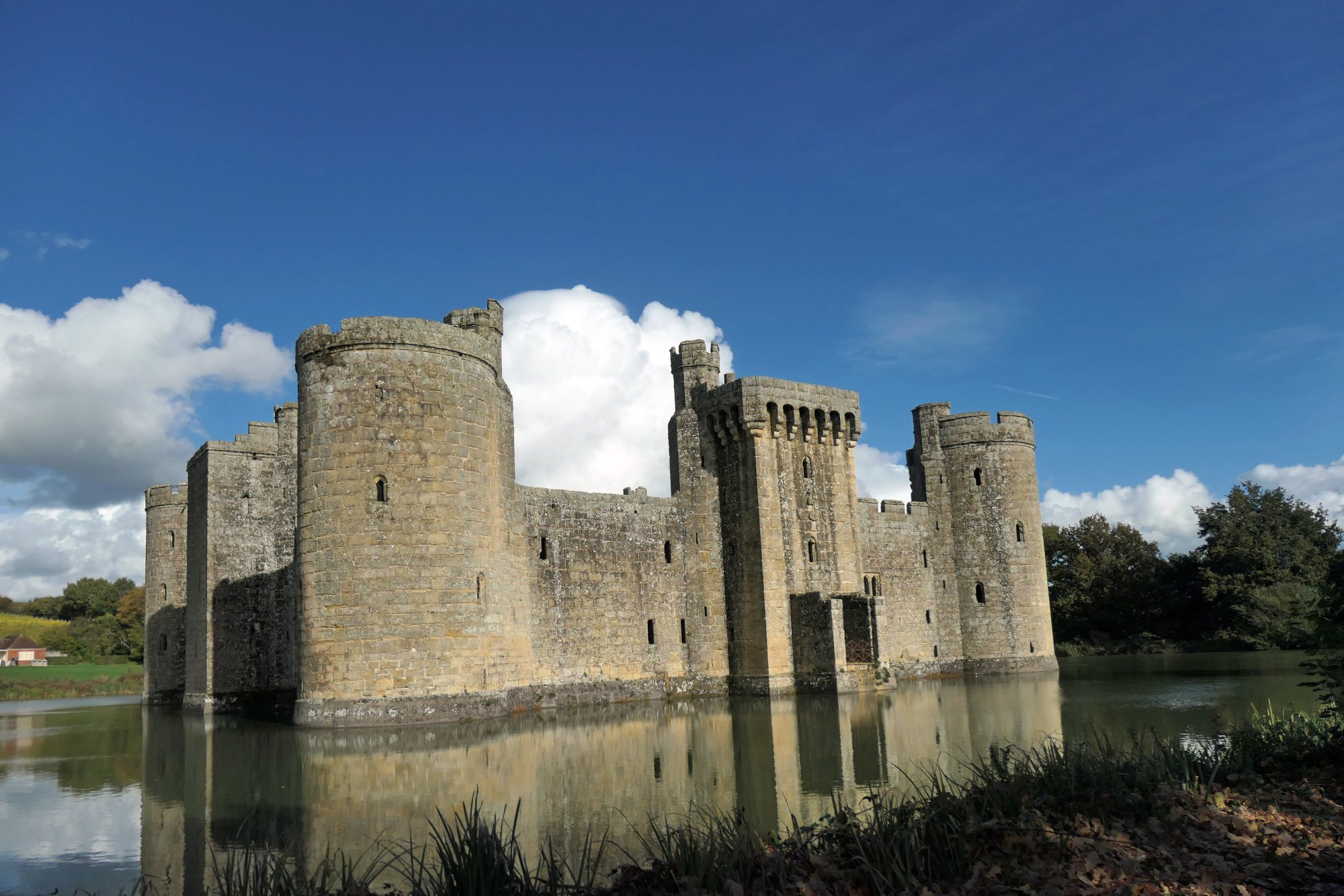 Castle and Moat at Bodiam.JPG
