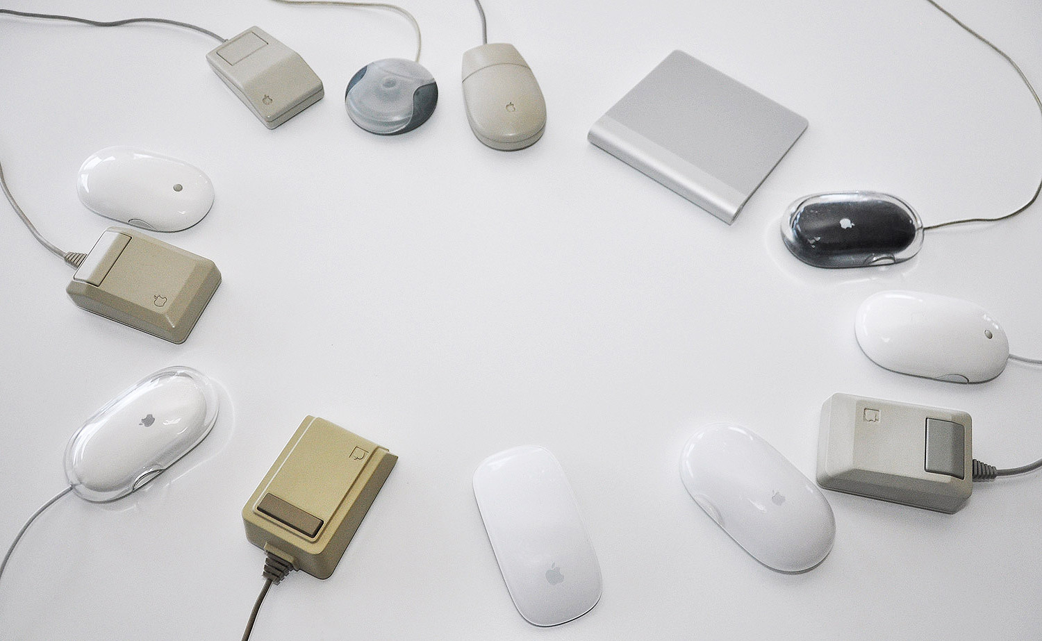 Collection-All-Apple-Mouse-History-Dynamis-Design-Party[1].jpg