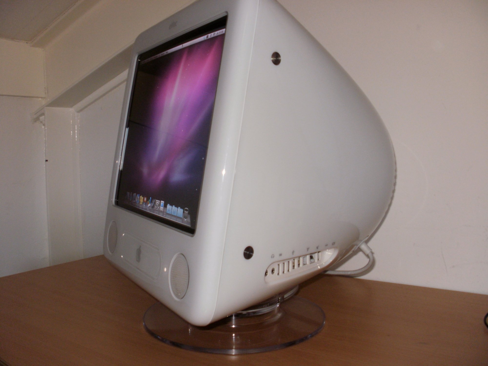 その他 Apple eMac 960px-Apple_eMac_PowerPC_G4_1.