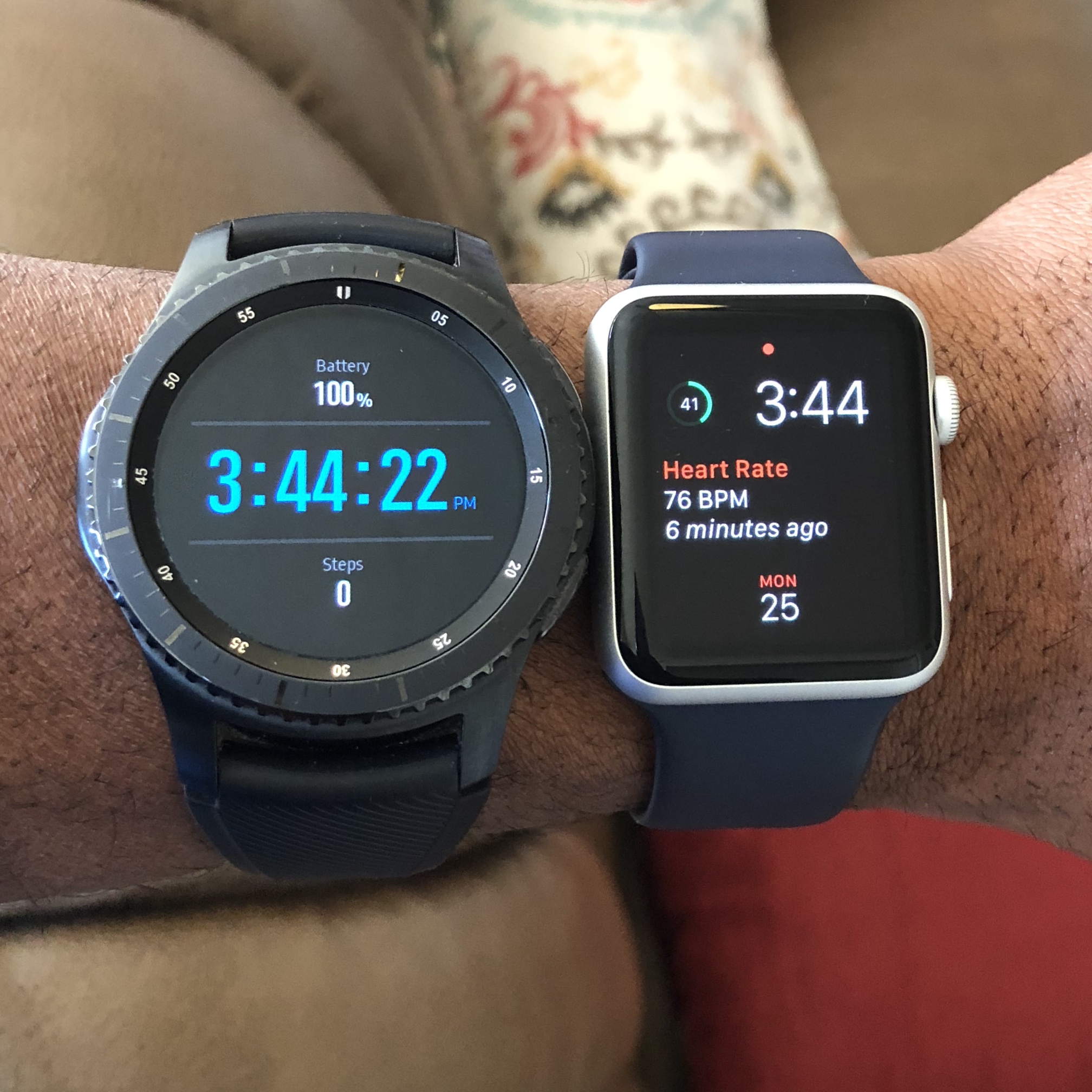 Gear S3 Frontier Vs Apple Watch 
