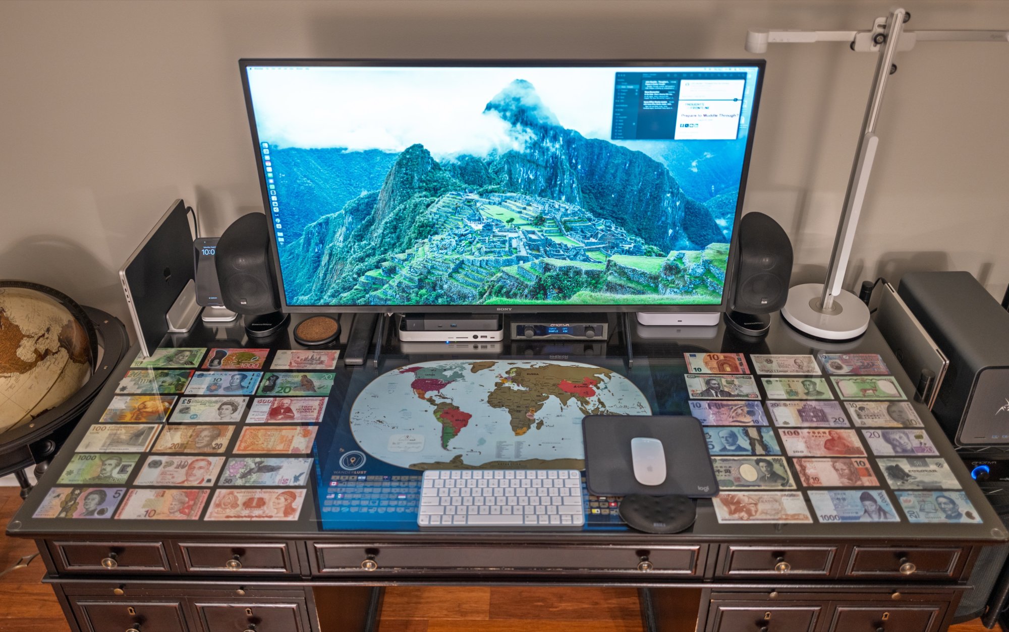 Desk.jpg