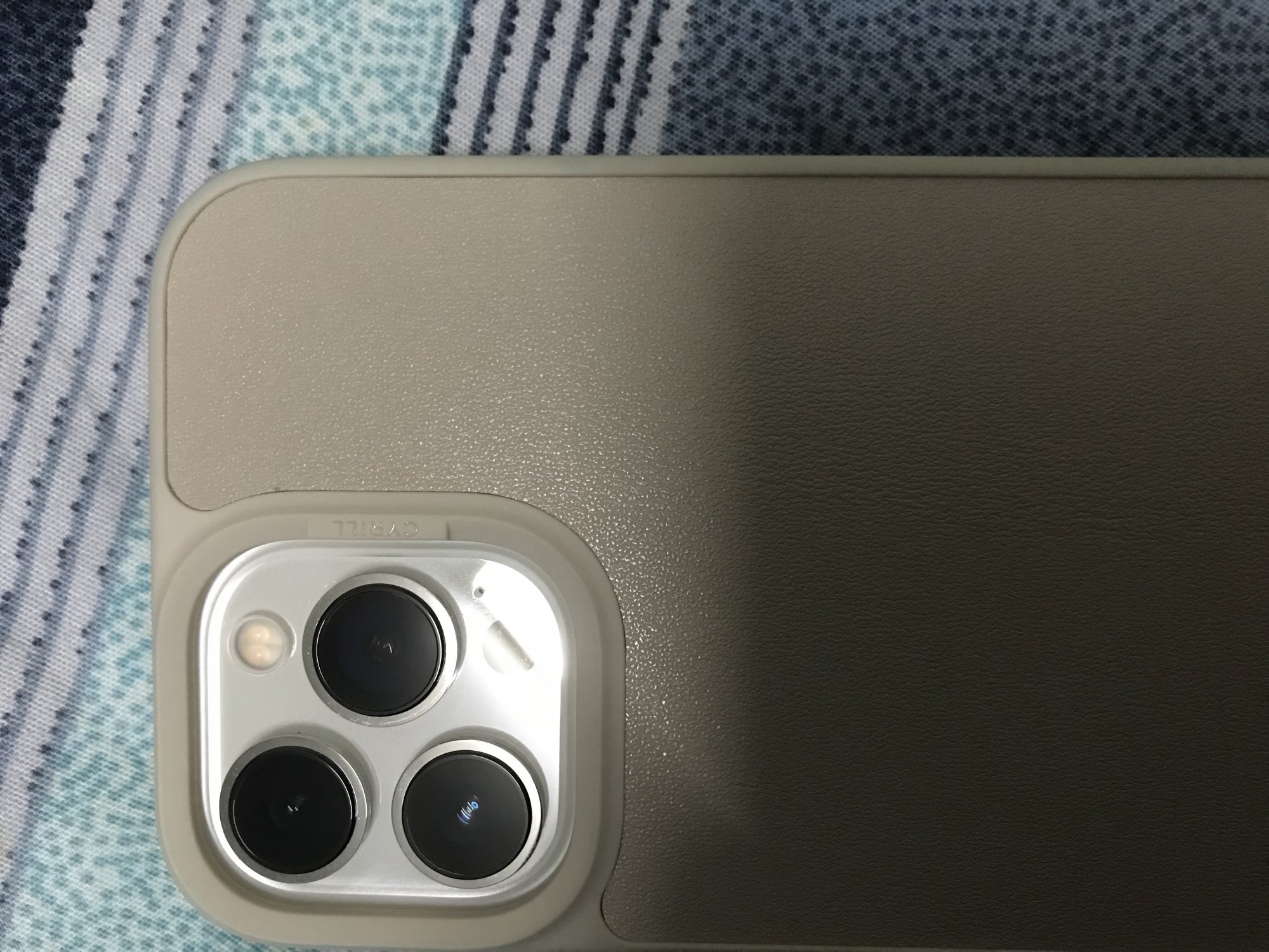 Does iPhone 13 camera lens scratch?