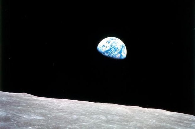 earthrise.jpg