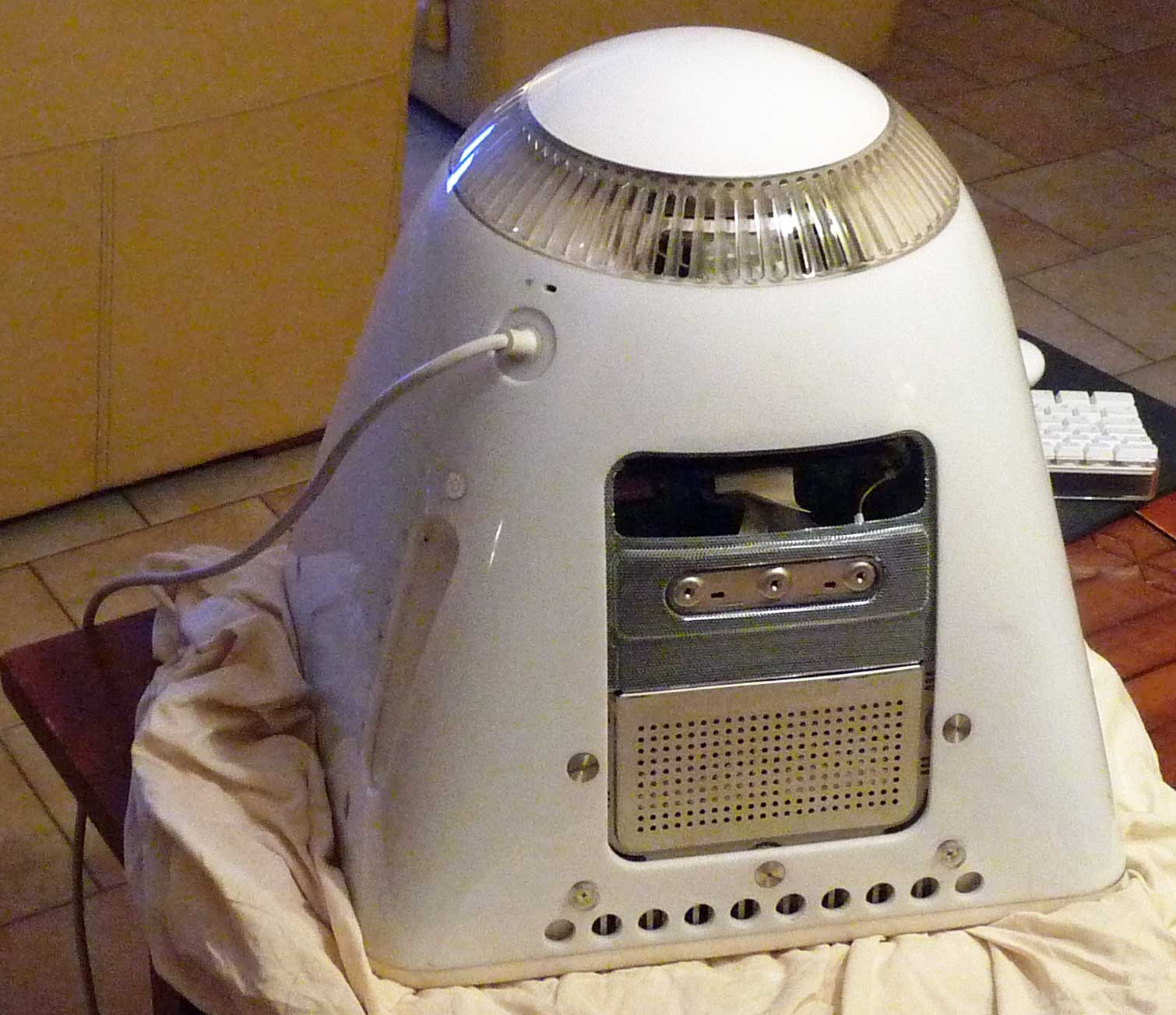 eMac-Refurb1a.jpg