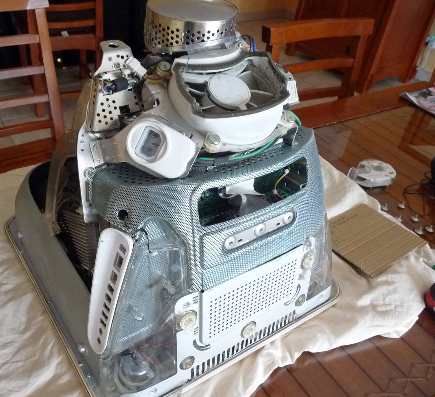 eMac-Refurb2.jpg