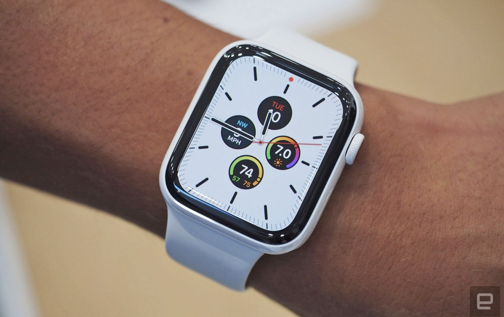 Часы 5 версия. Apple IWATCH 5. Apple watch se 40mm. Смарт часы эпл вотч 6. Apple watch Series se 44mm.