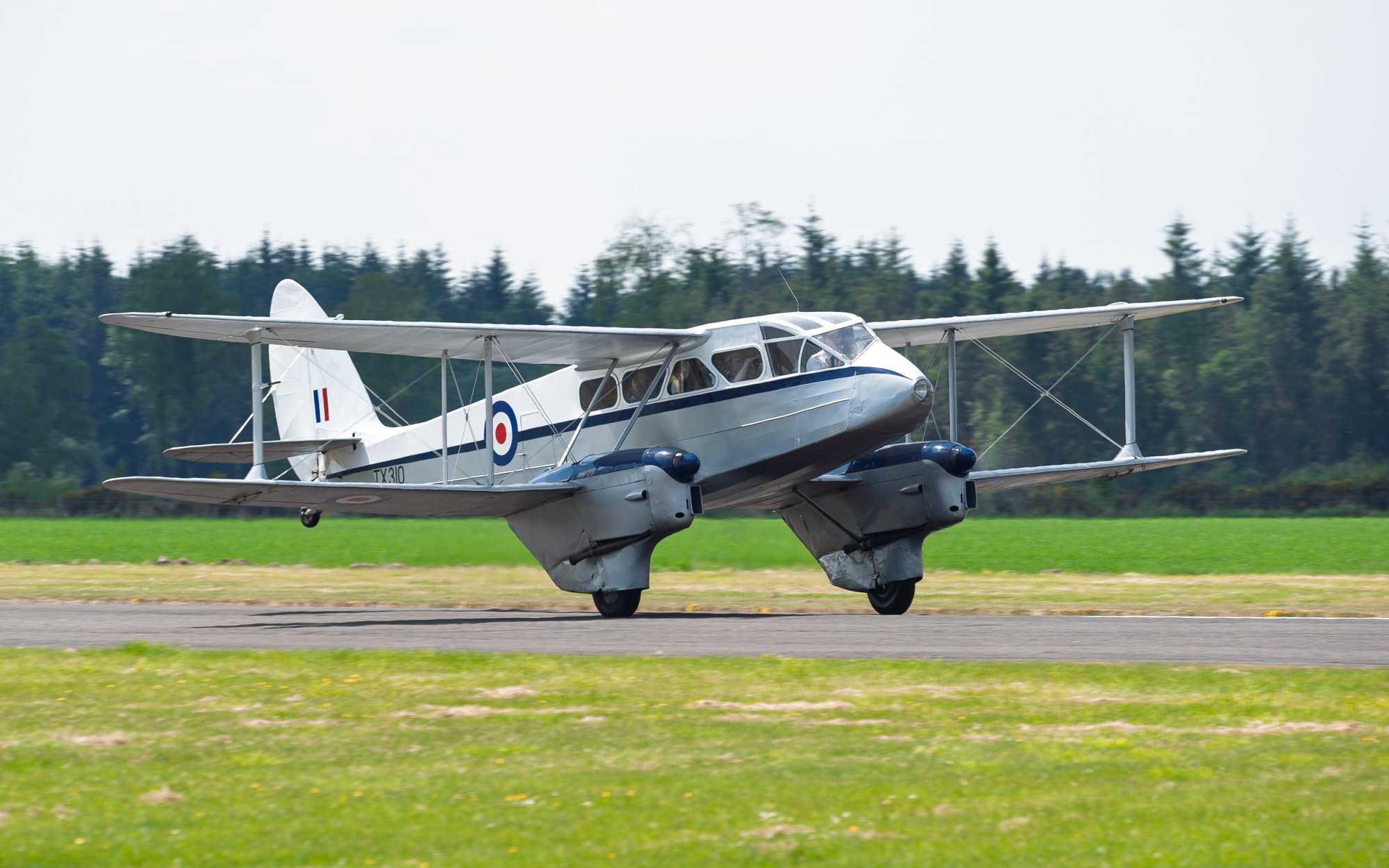 G-AIDL20100605.jpg