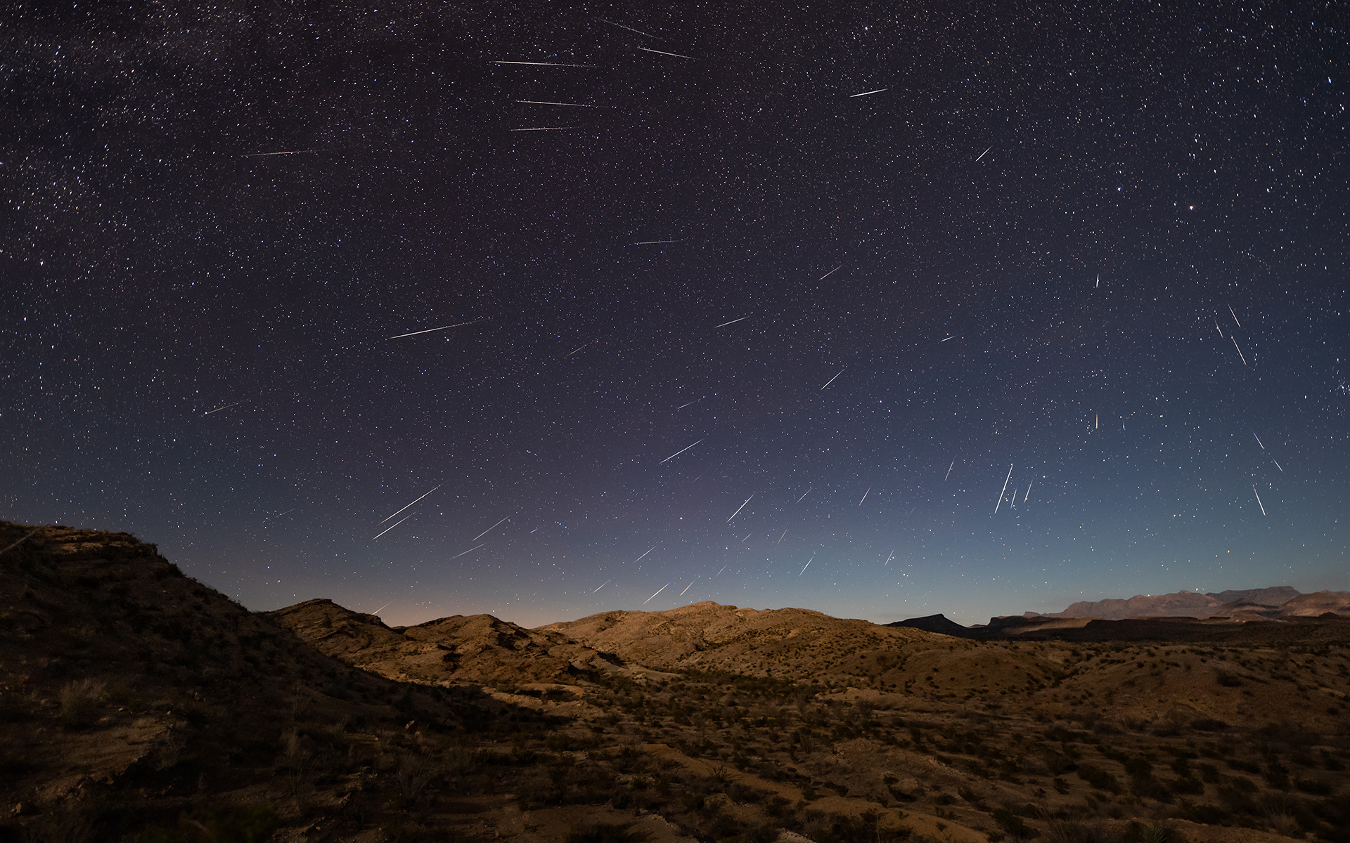 Geminids_over_Big_Bend.jpg