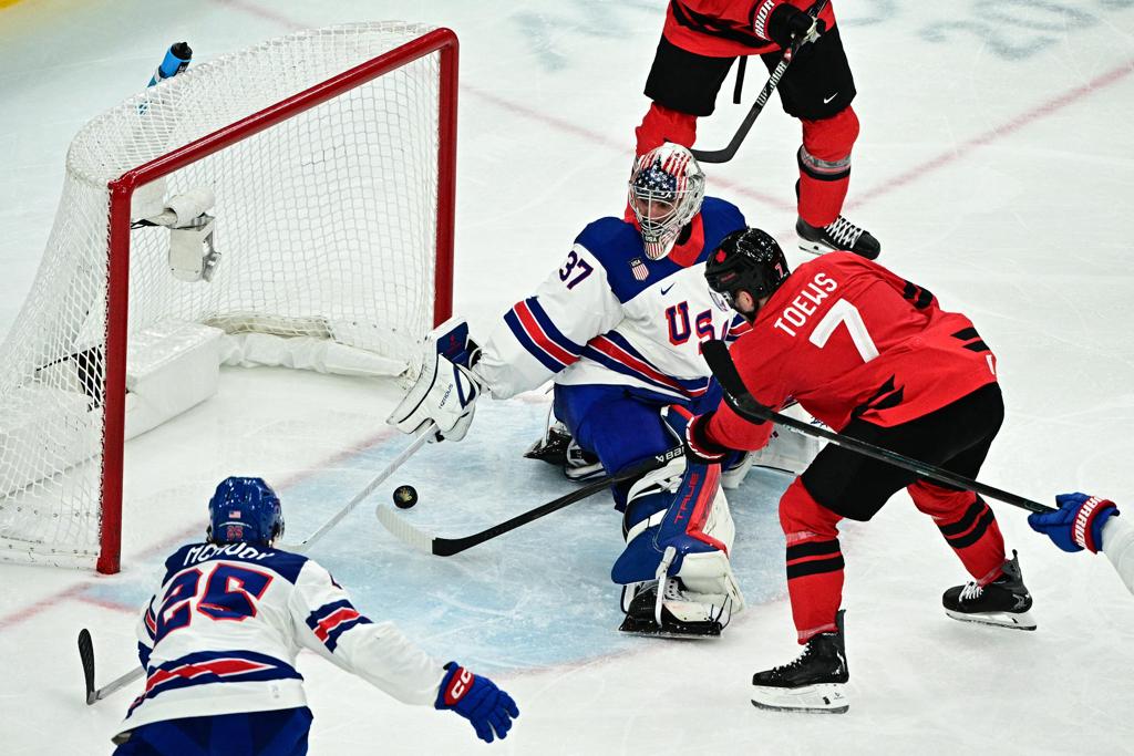 Hellebuyck.jpg