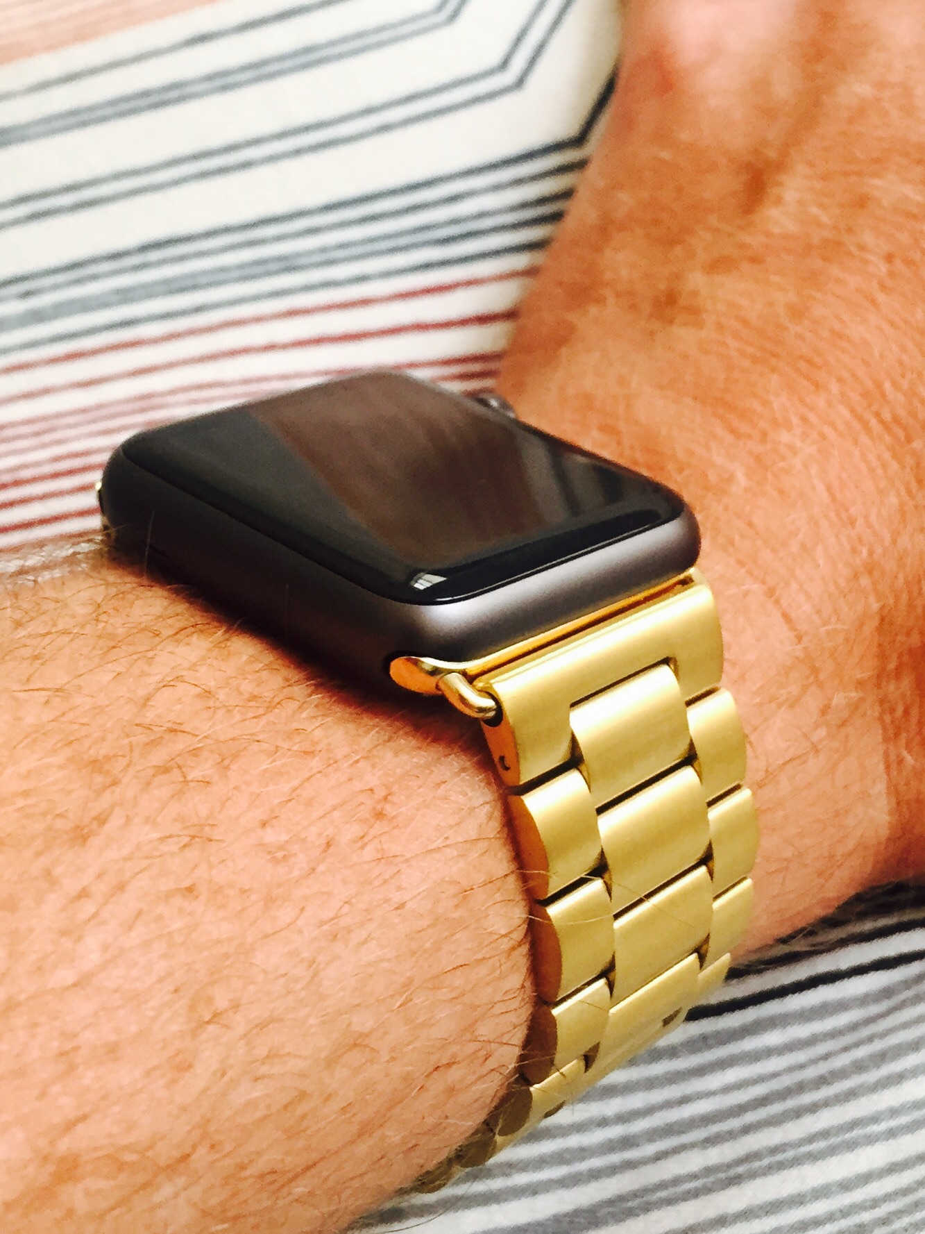 space gray apple watch gold band