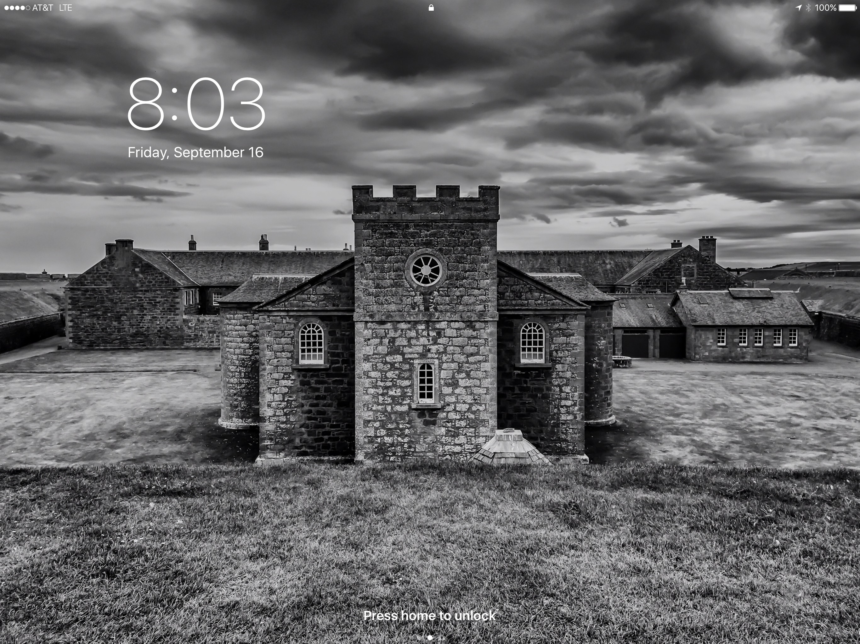 Lock screen time display Off center MacRumors Forums