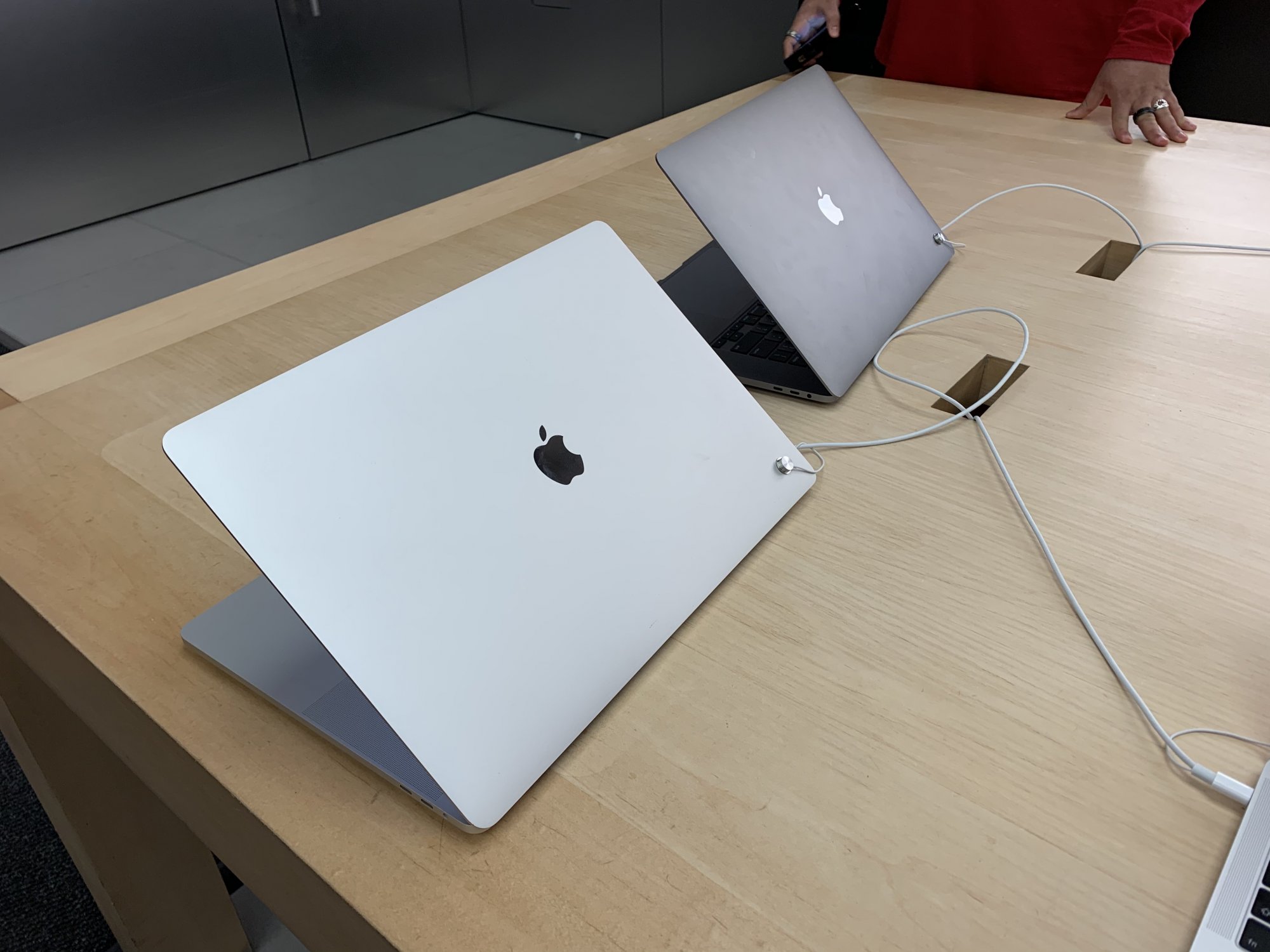 Apple macbook pro silver or space grey en gjl 250