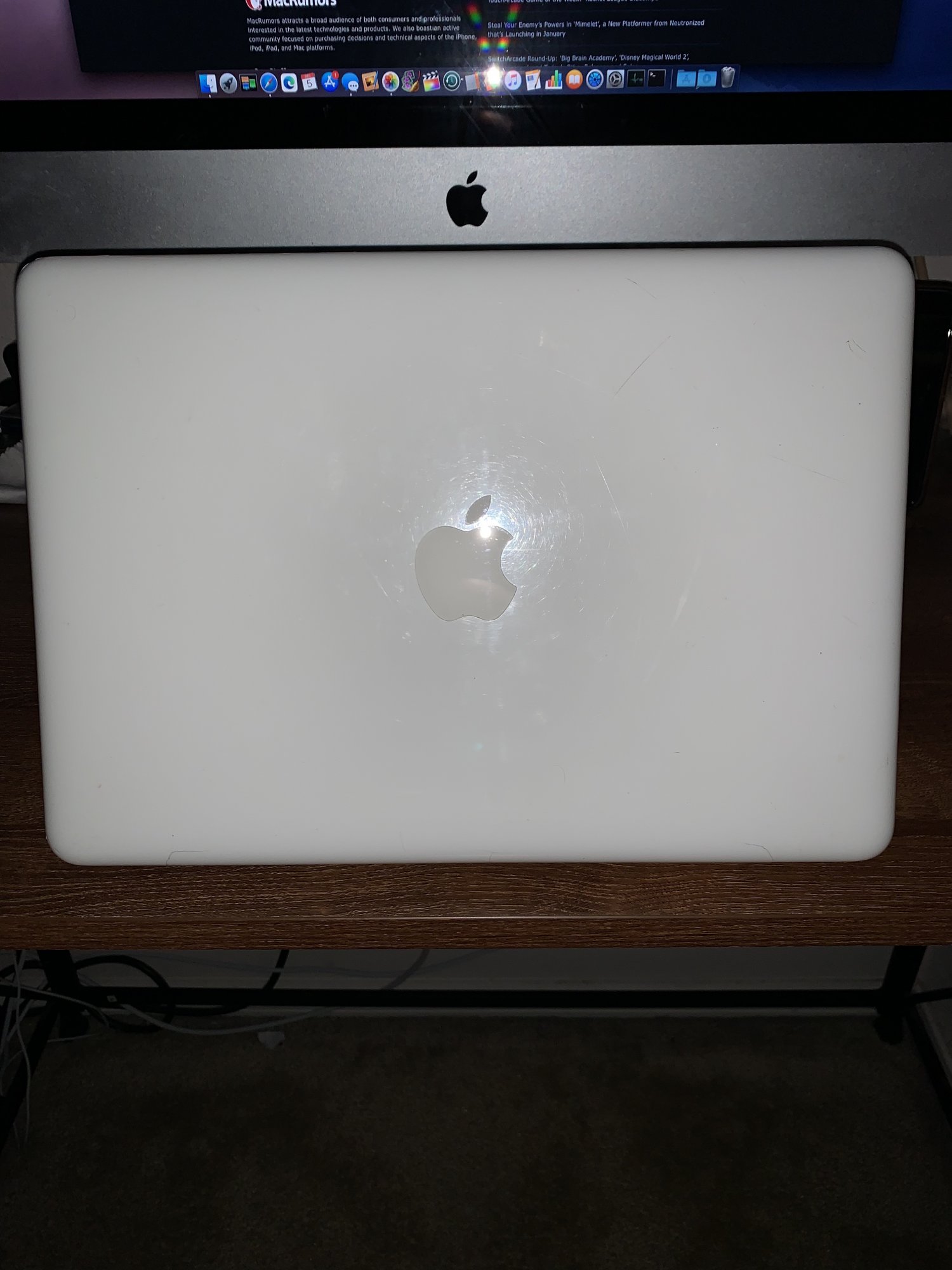 Mid 2010 MacBook - One of the best designed Intel MacBook's Mid 2010 MacBook - One of the best designed Intel MacBook's