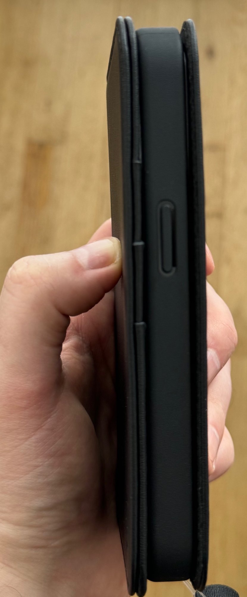 2 in 1 iPhone 15 Pro Max Leather Case - Vaja