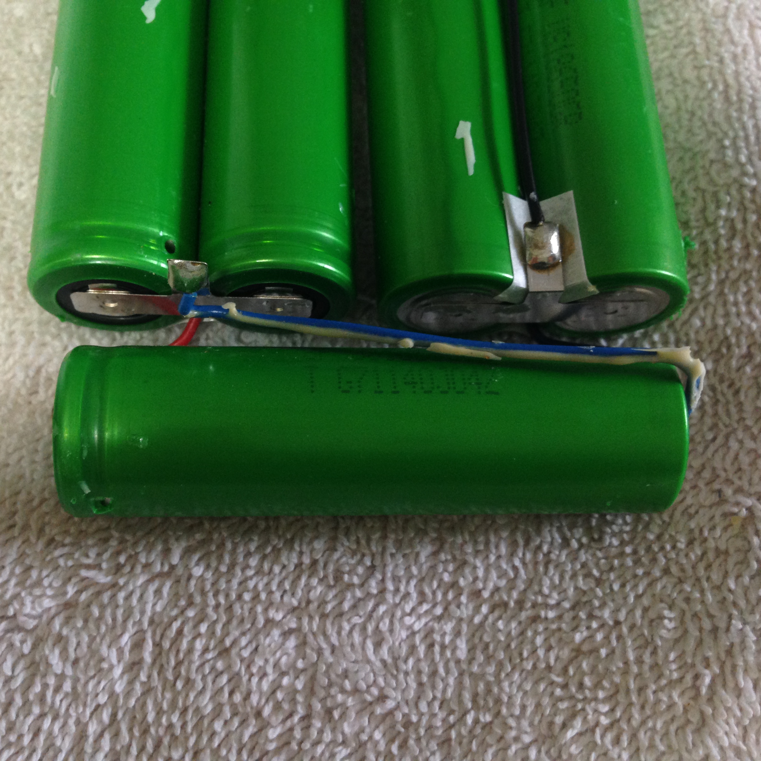 What S Inside An Ibook Battery Macrumors Forums