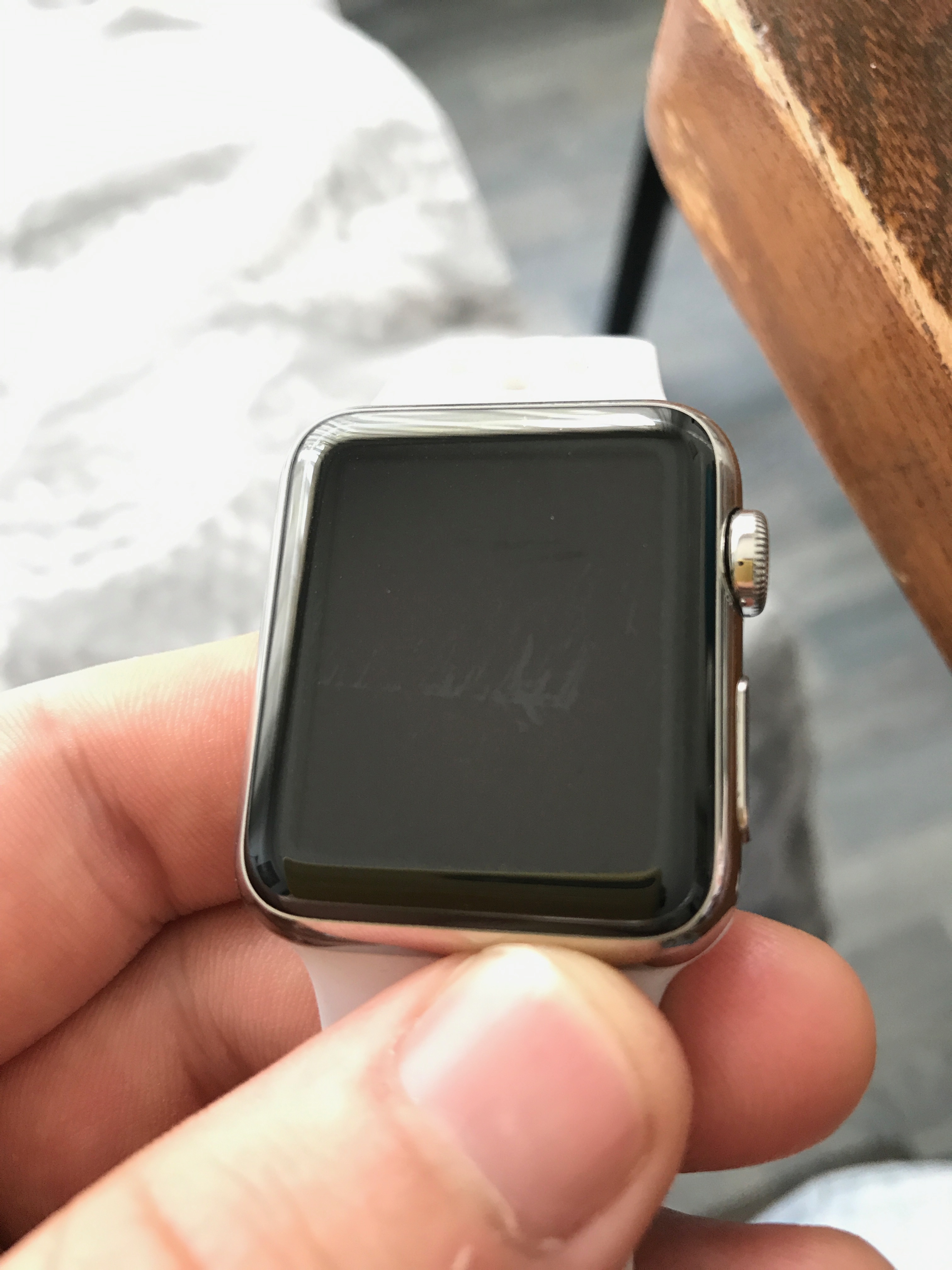 Apple Watch Screen Issue/stain | MacRumors Forums