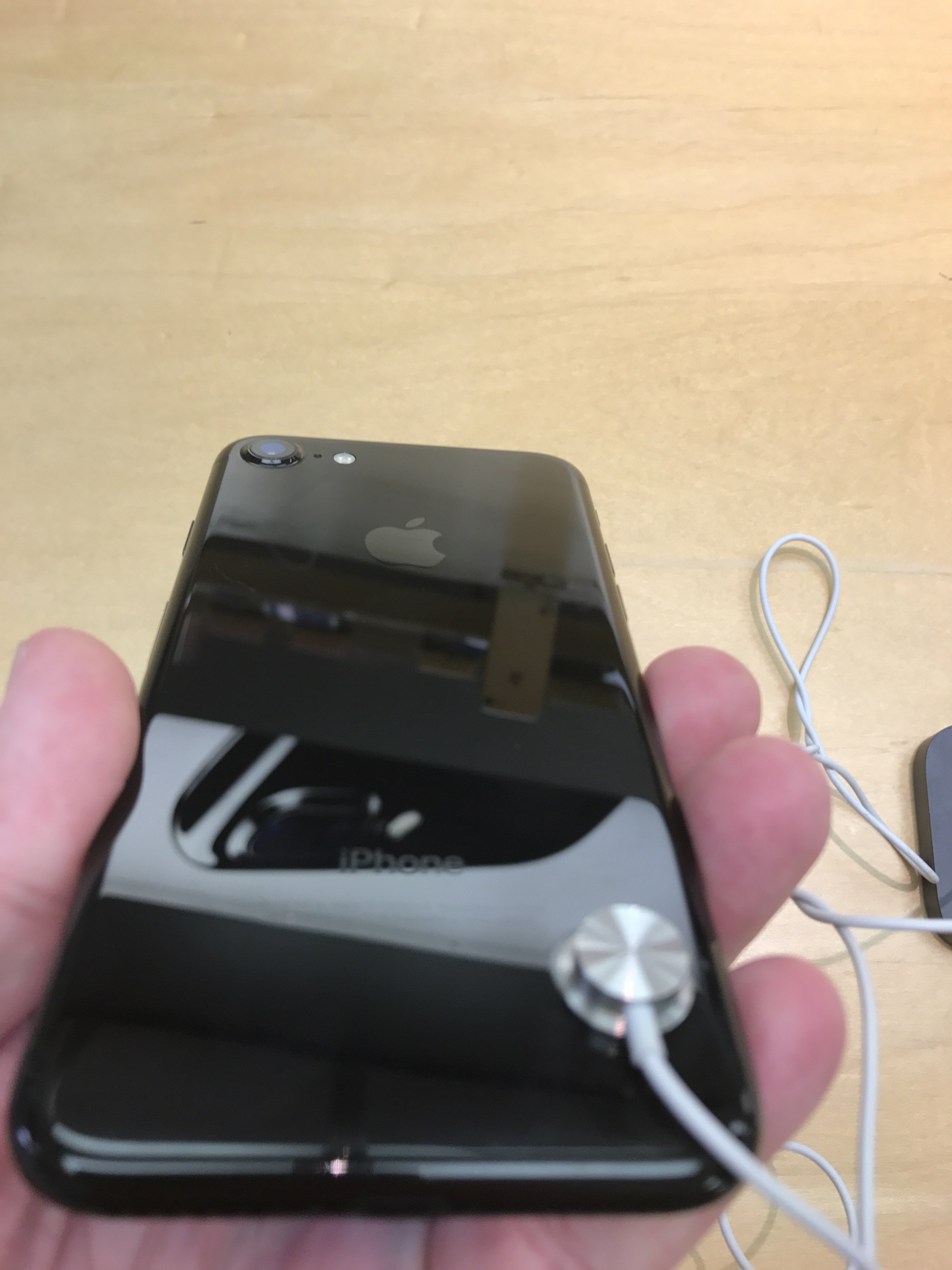 iPhone 7/+ jet black photos | MacRumors Forums